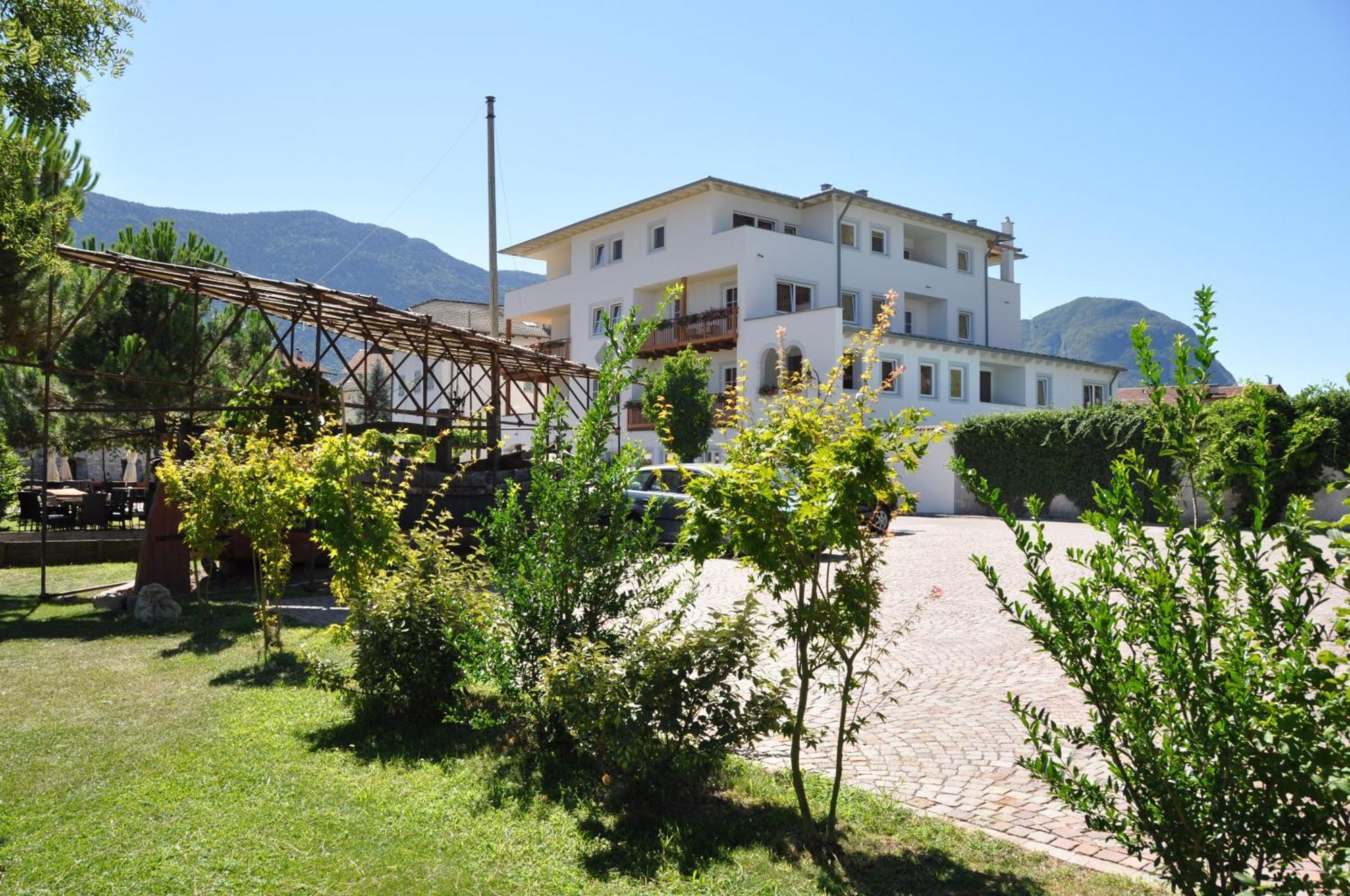 Hotel Teutschhaus Cortina Sulla Strada del Vino Eksteriør bilde