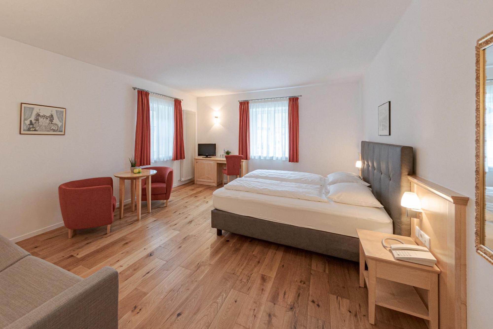 Hotel Teutschhaus Cortina Sulla Strada del Vino Eksteriør bilde