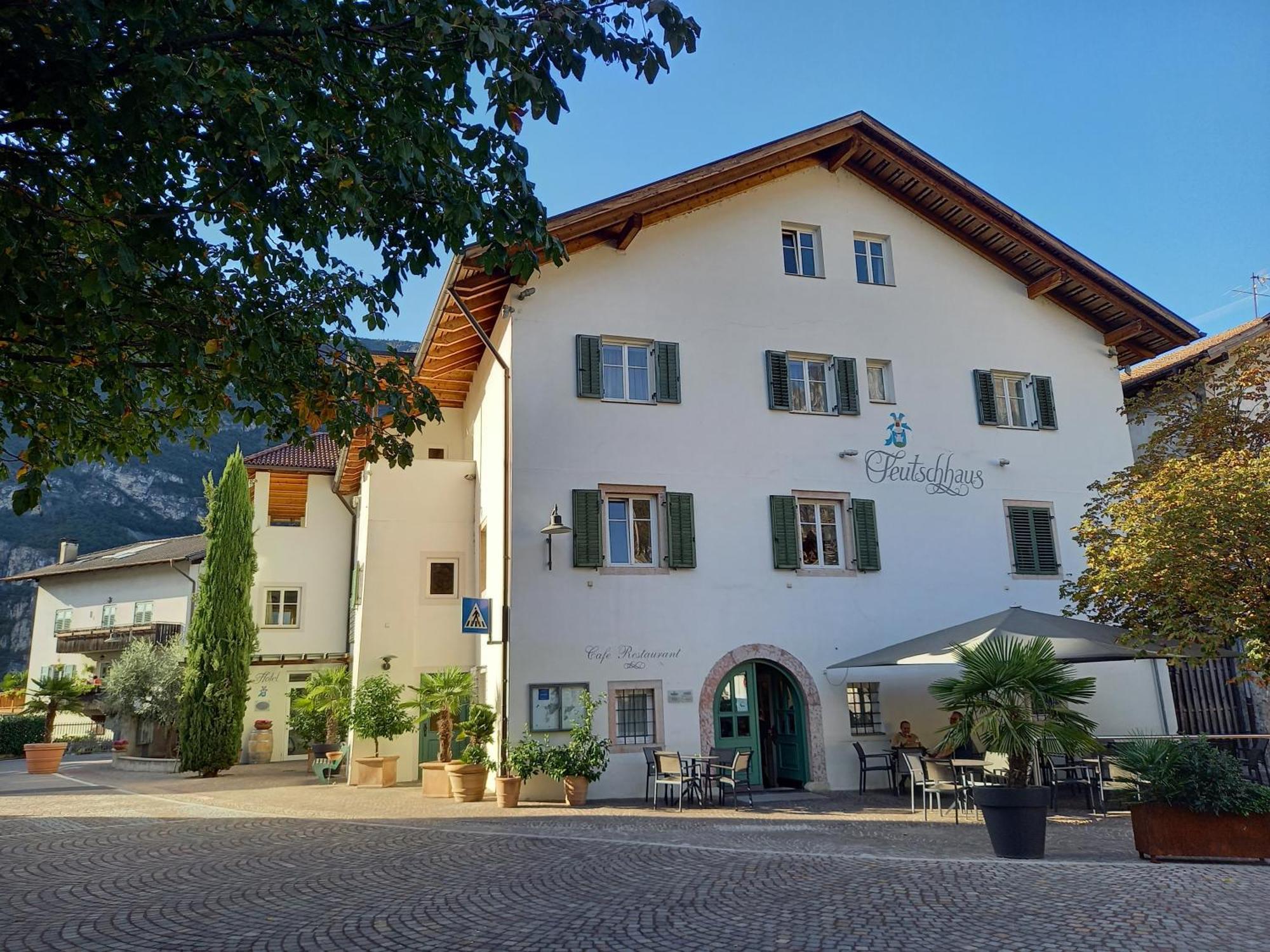 Hotel Teutschhaus Cortina Sulla Strada del Vino Eksteriør bilde