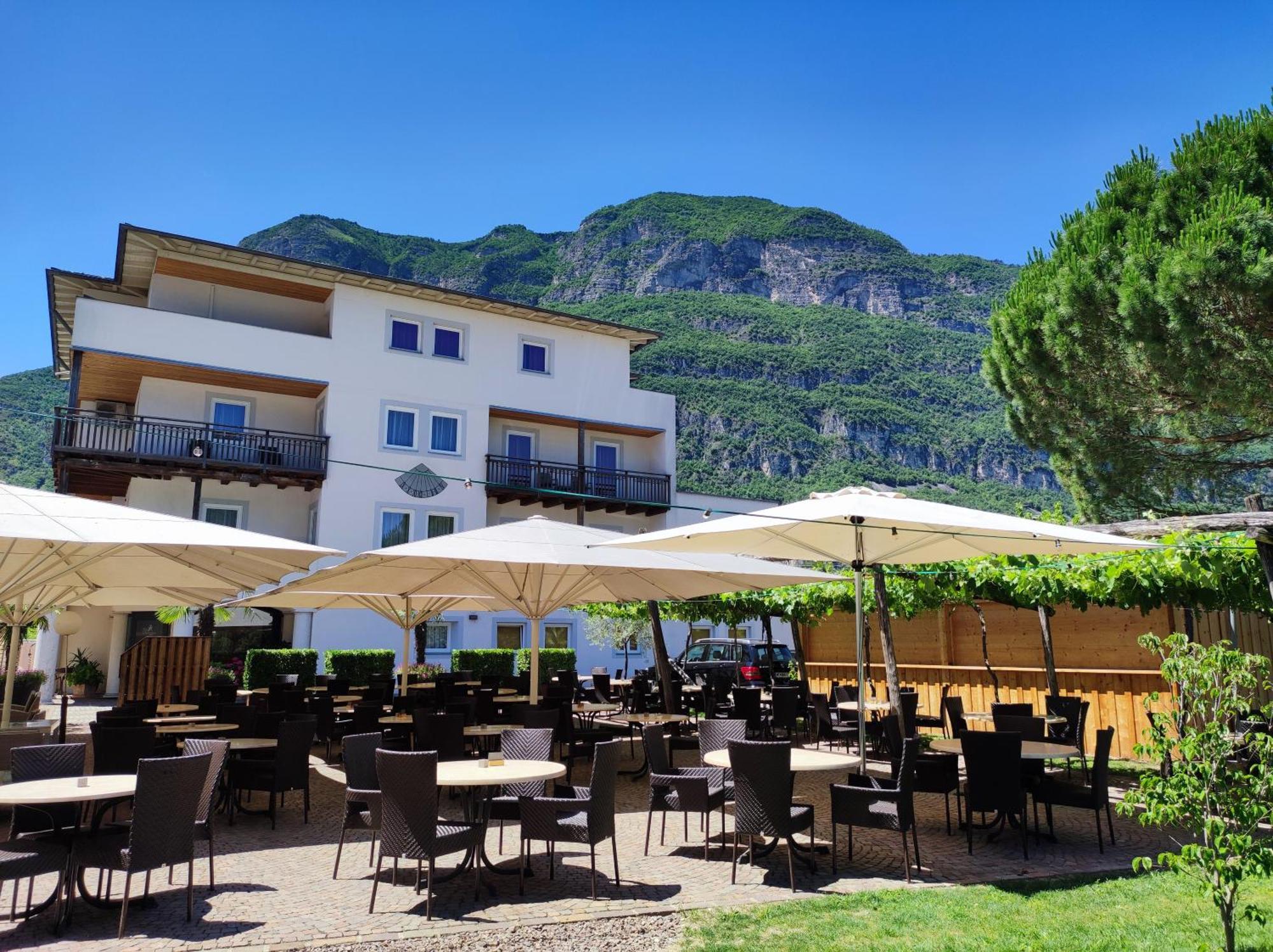 Hotel Teutschhaus Cortina Sulla Strada del Vino Eksteriør bilde